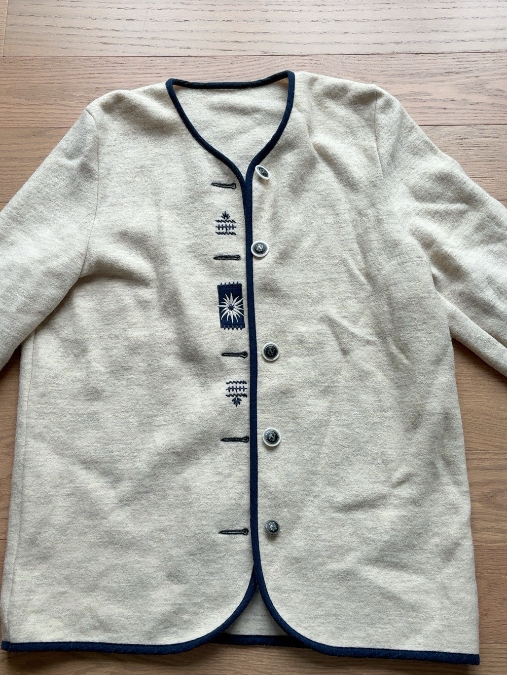 Vintage 100% Wool Cardigan – Cream & Navy – Size M